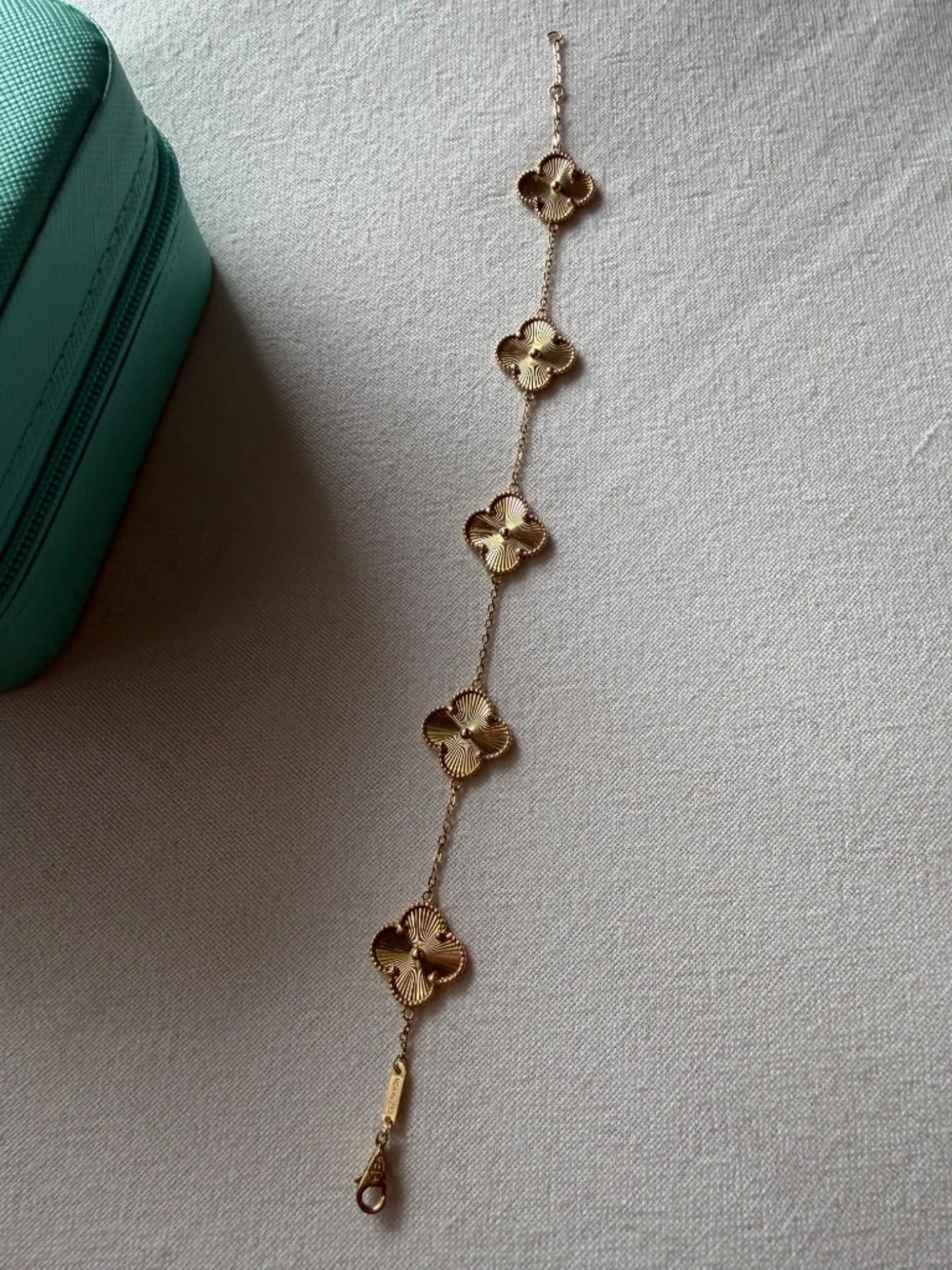 18k solid gold motif bracelet
